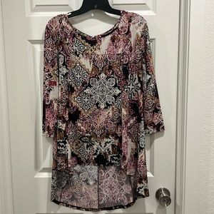 Cato tunic, long and back short and front three-quarter sleeve patterned.